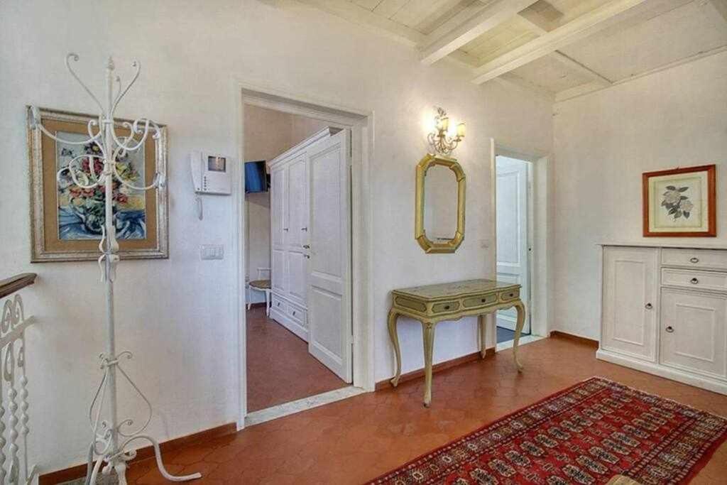 Апартаменты Santa Croce Elegant With Garage Флоренция Экстерьер фото
