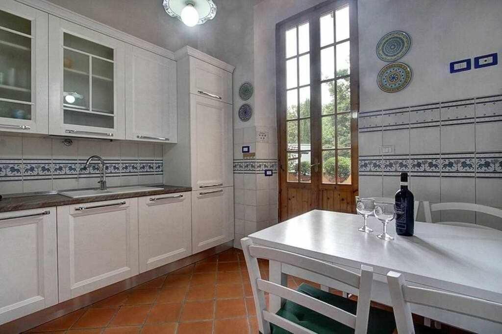 Апартаменты Santa Croce Elegant With Garage Флоренция Экстерьер фото