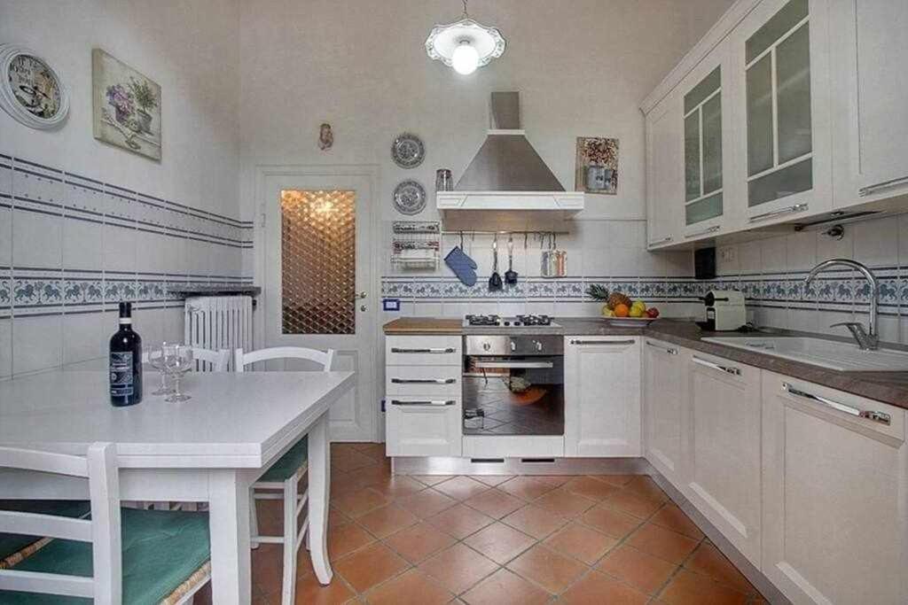 Апартаменты Santa Croce Elegant With Garage Флоренция Экстерьер фото