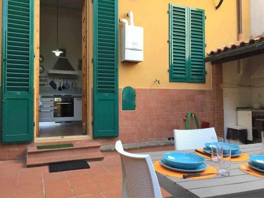 Апартаменты Santa Croce Elegant With Garage Флоренция Экстерьер фото