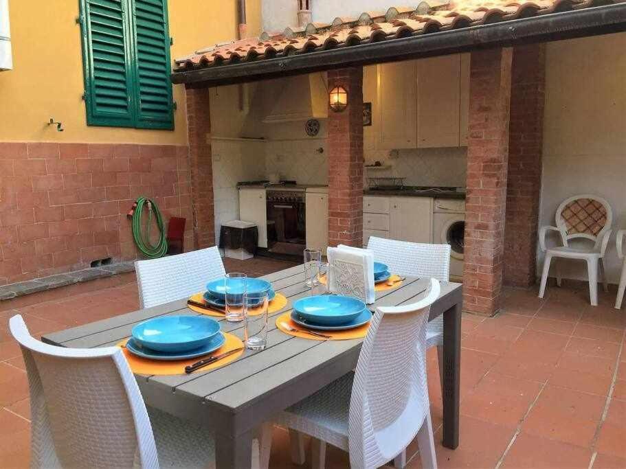 Апартаменты Santa Croce Elegant With Garage Флоренция Экстерьер фото